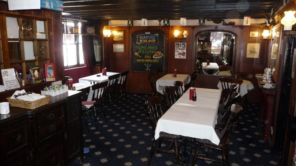 Kings Arms Hotel เพนริน ภายนอก รูปภาพ